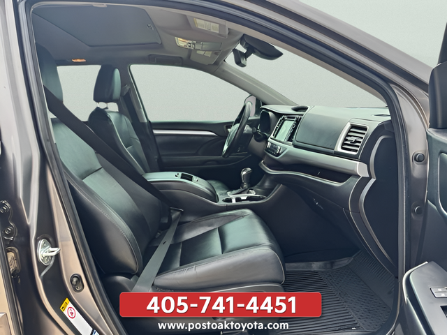 Used 2018 Gray Toyota XLE image 15