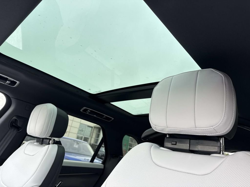 New 2026 Charente Grey Land Rover Dynamic SE image 23