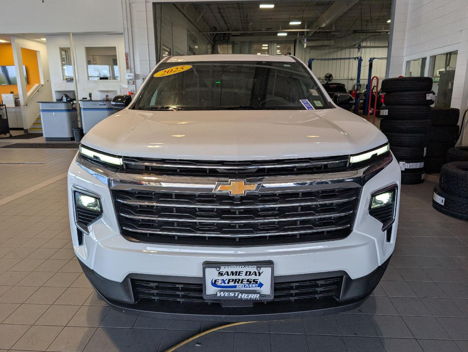 Used 2025 Summit White Chevrolet LT image 2