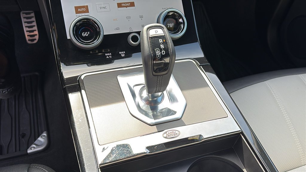 Used 2023 Black Land Rover R-Dynamic SE image 23