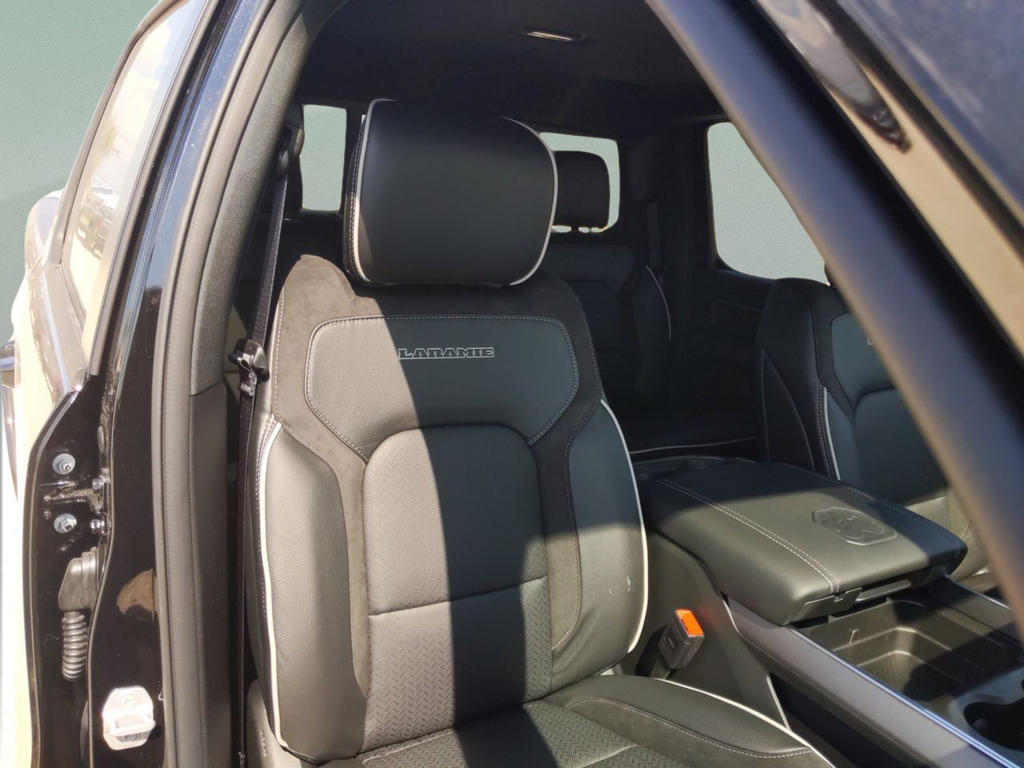 New 2026 Diamond Black Crystal Pearl-Coat Exterior Paint RAM Laramie image 38