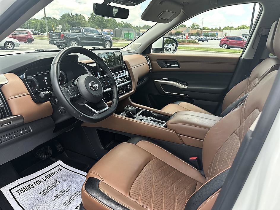 Certified Used 2024 Pearl White Tricoat Nissan Platinum image 13