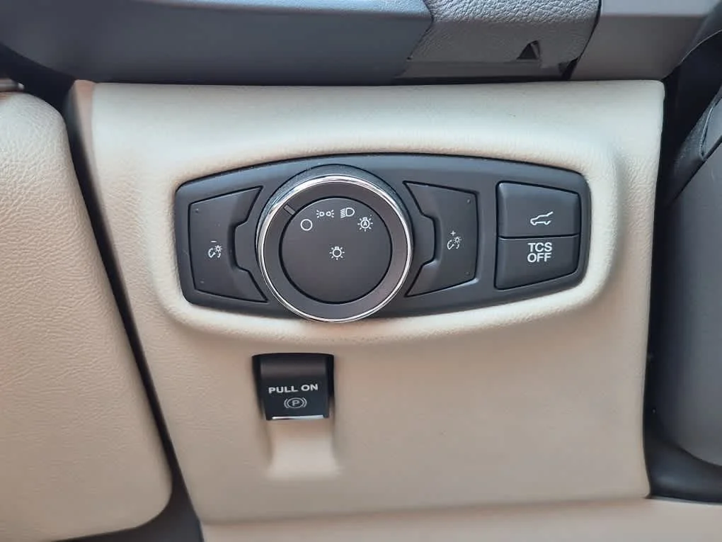 Used 2020 Iced Mocha Lincoln Standard image 17