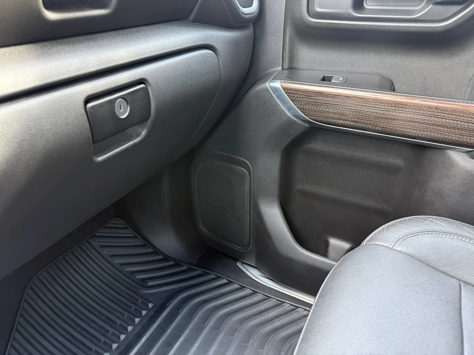 Used 2019 Cajun Red Tintcoat Chevrolet LT image 28