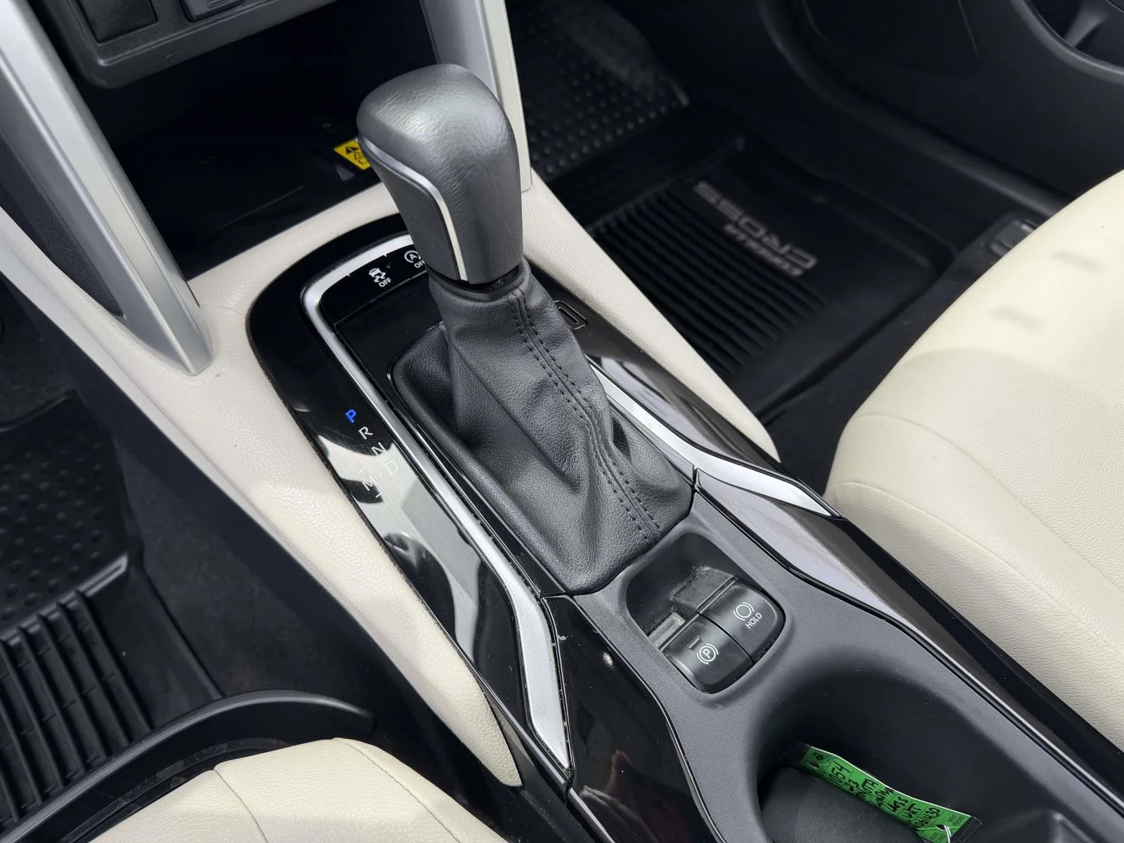 2023 Toyota Corolla Cross XLE - Photo 25