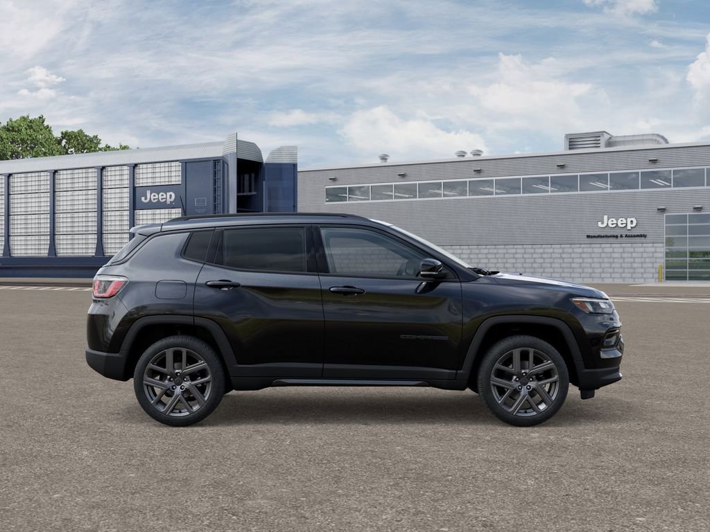 New 2026 Diamond Black Crystal Pearl-Coat Exterior Paint Jeep Limited image 21