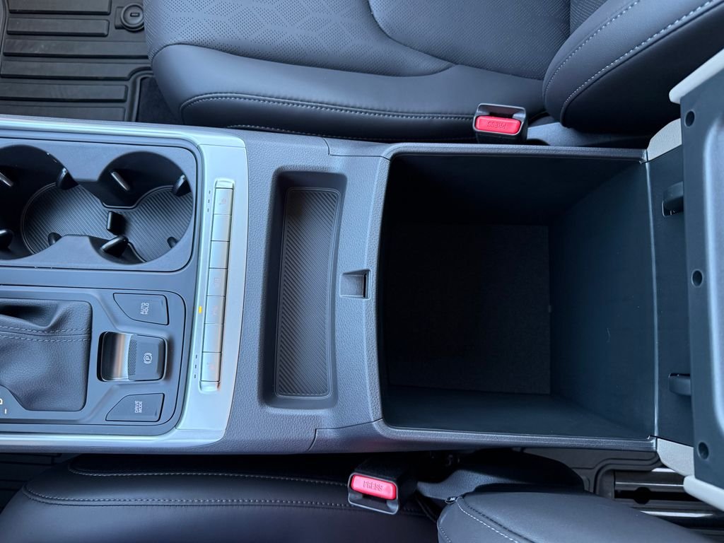 New 2026 Snow White Pearl Kia LXS image 30