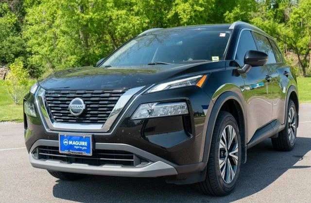 Used 2021 Black Nissan SV image 2
