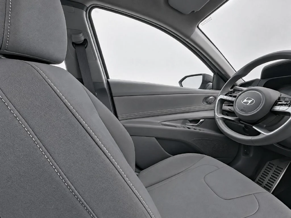 Used 2025 Gray Hyundai SEL Sport image 12