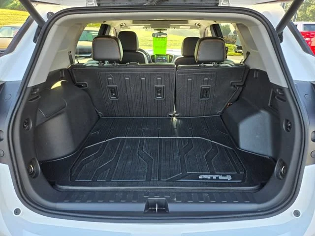 Used 2023 SUMMIT WHITE GMC AT4 image 16