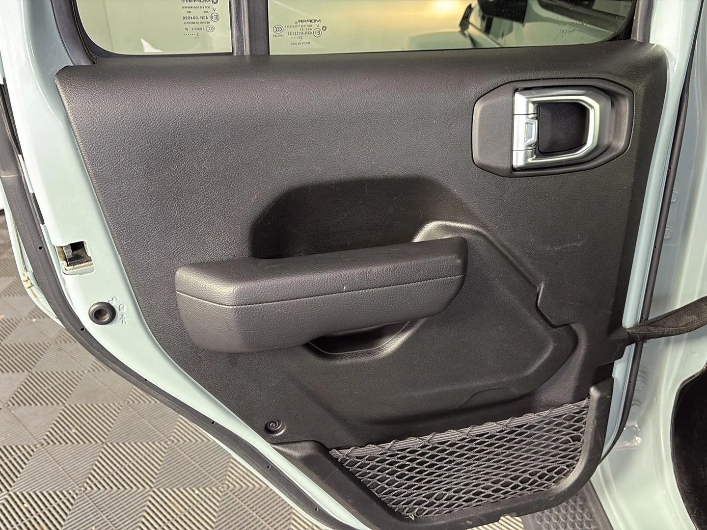 Used 2024 Earl Clearcoat Jeep Sport S image 23