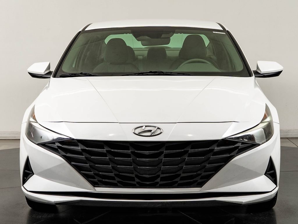 Used 2021 Quartz White Hyundai SE image 2