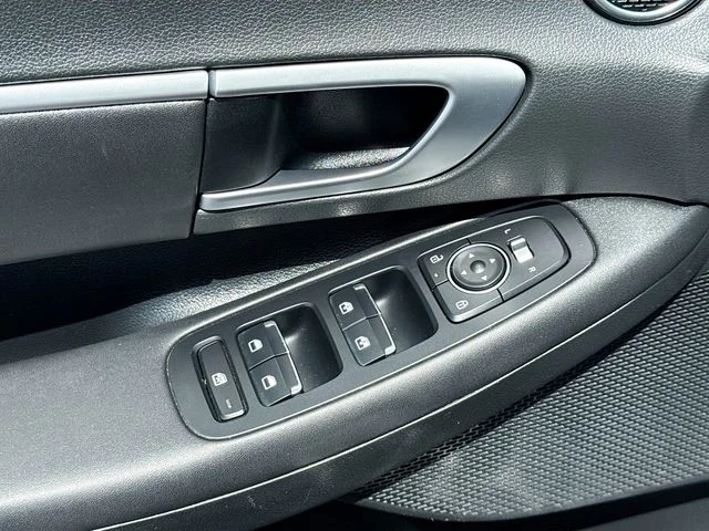 Used 2024 Black Hyundai SEL image 17