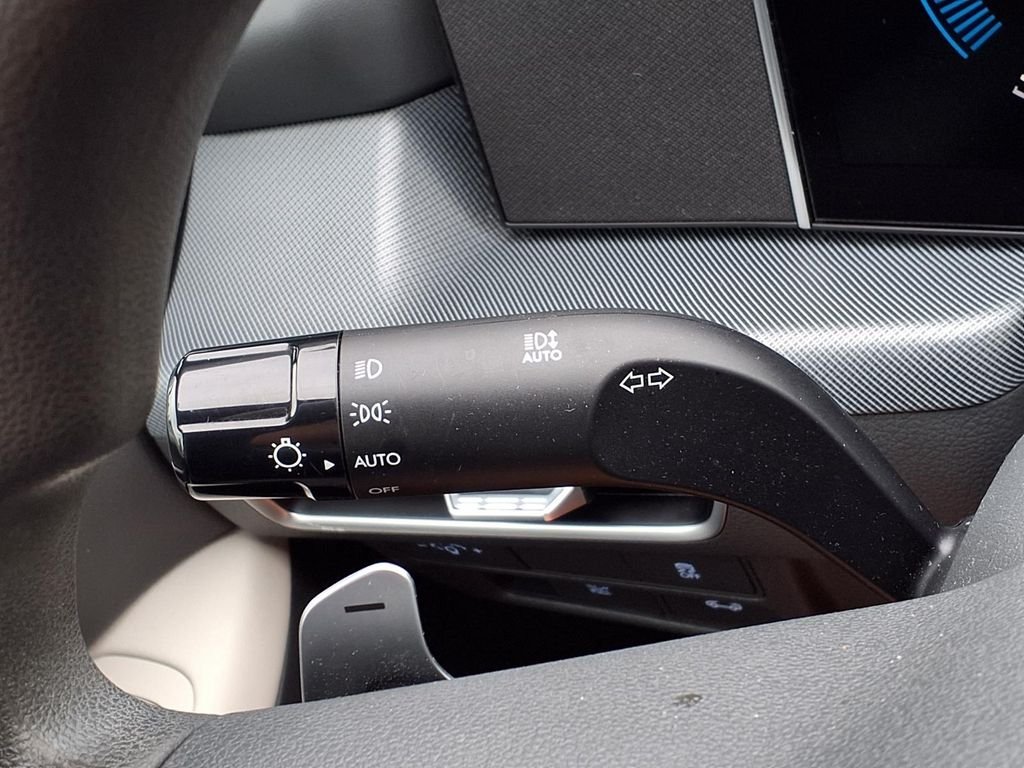 Used 2025 Gray Hyundai SEL image 21