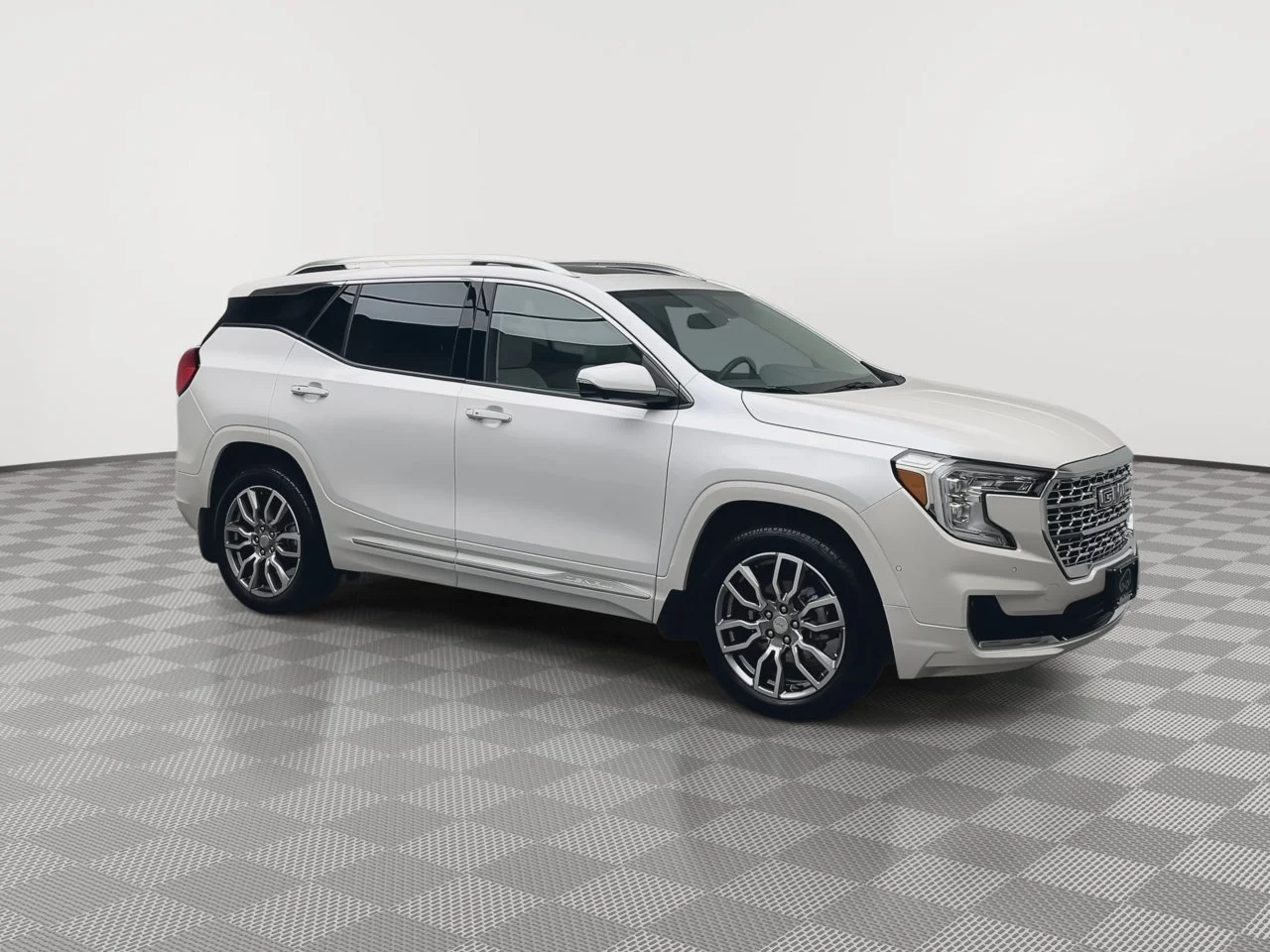 Used 2024 White Frost Tricoat GMC Denali image 45