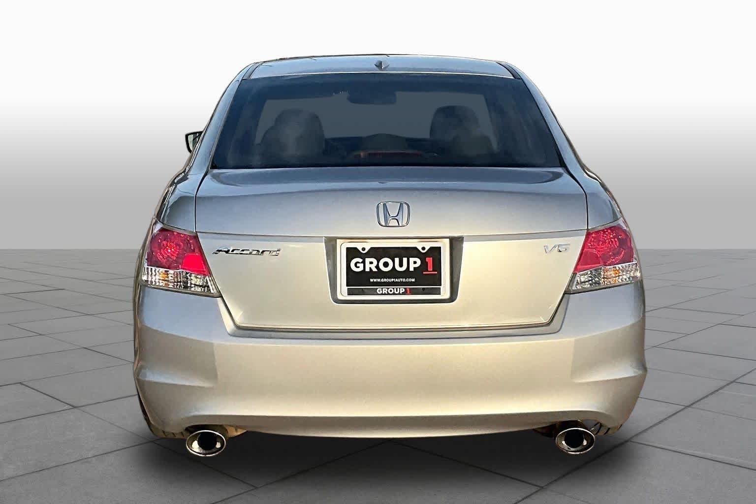Used 2009 Alabaster Silver Metallic Honda EX-L image 4