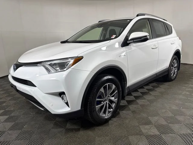 Used 2018 Super White Toyota XLE image 8