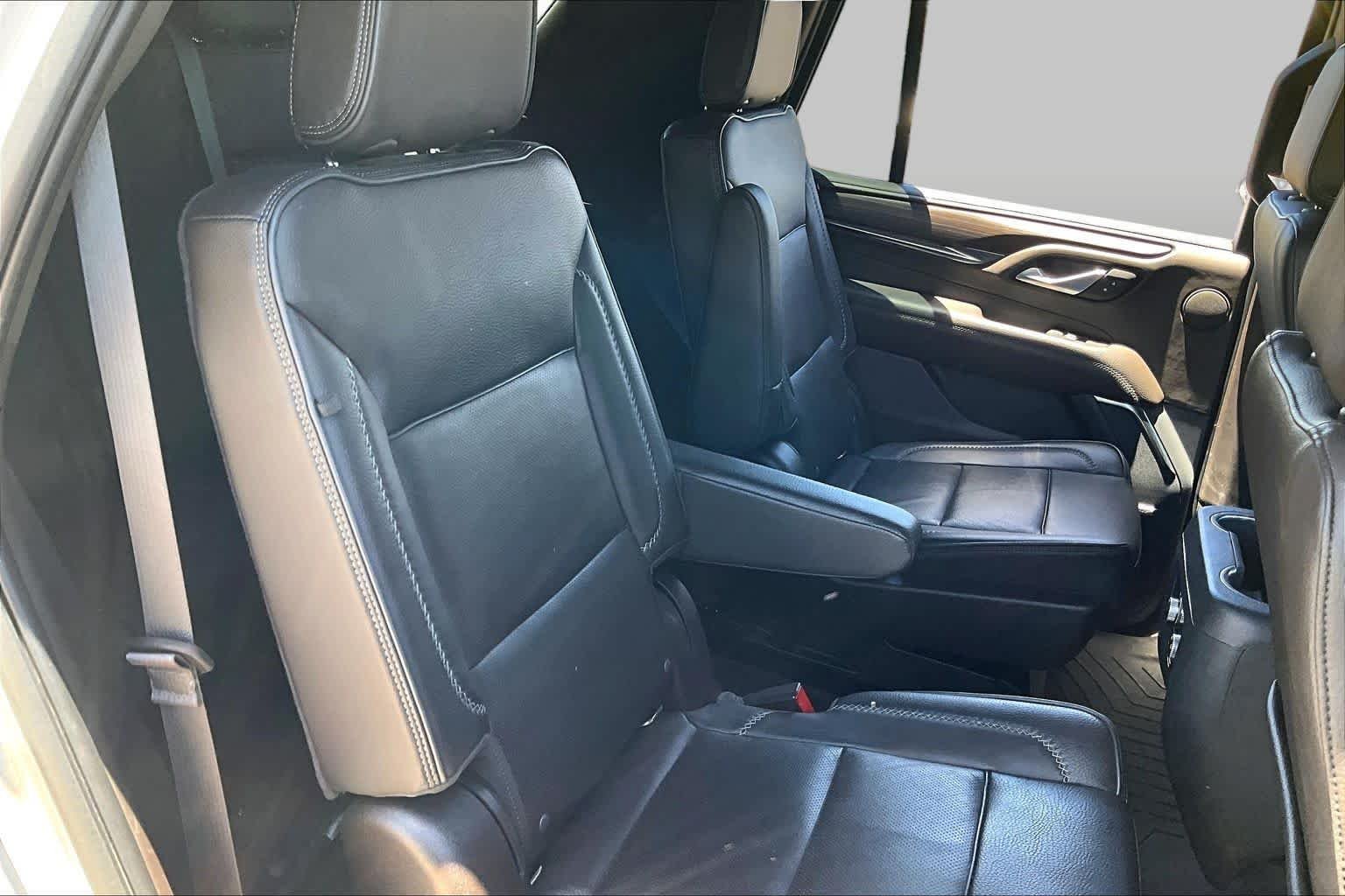 Used 2022 White Frost Tricoat GMC Denali image 17