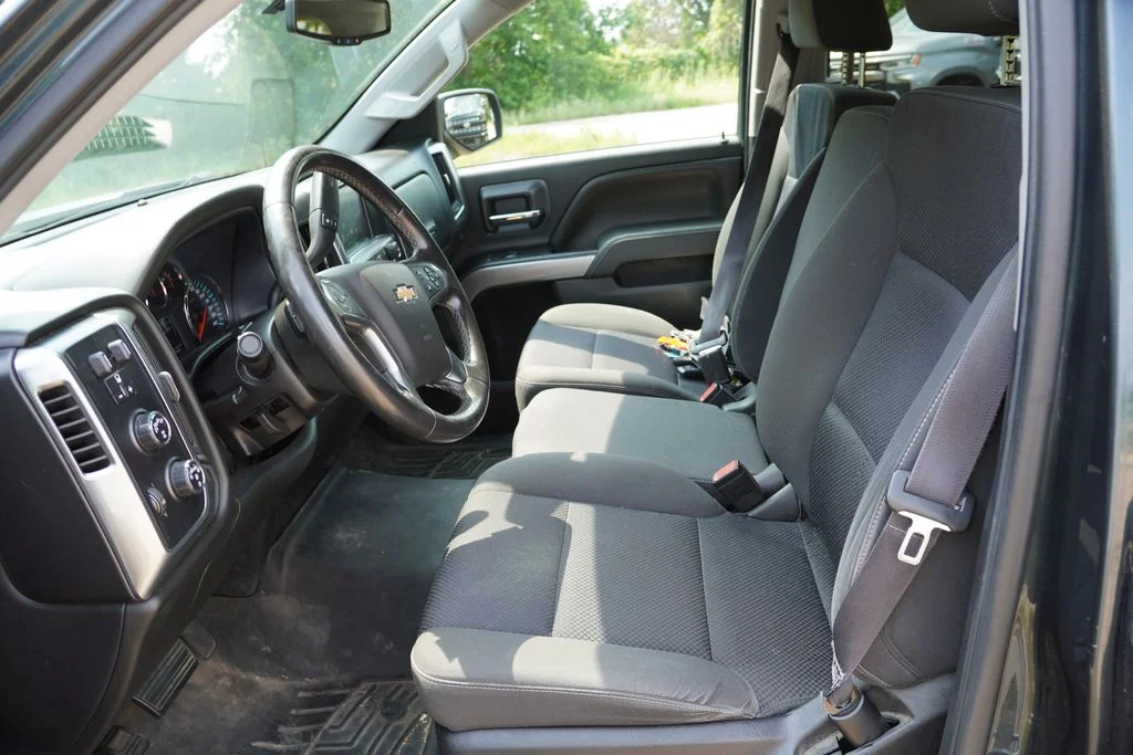 Used 2017 Graphite Metallic Chevrolet LT image 4