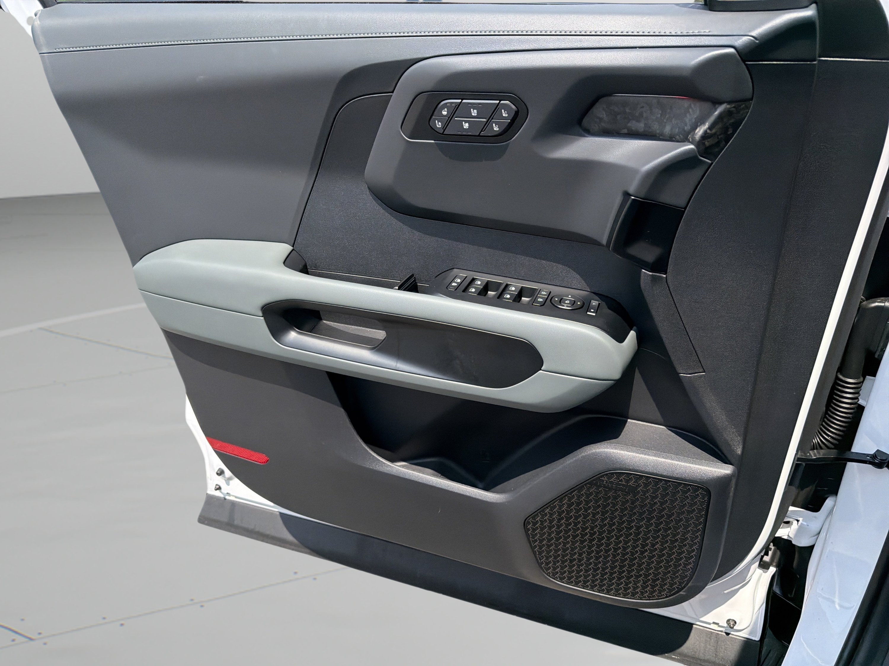 New 2027 Glacial White Pearl Kia X-Pro SX Prestige image 18