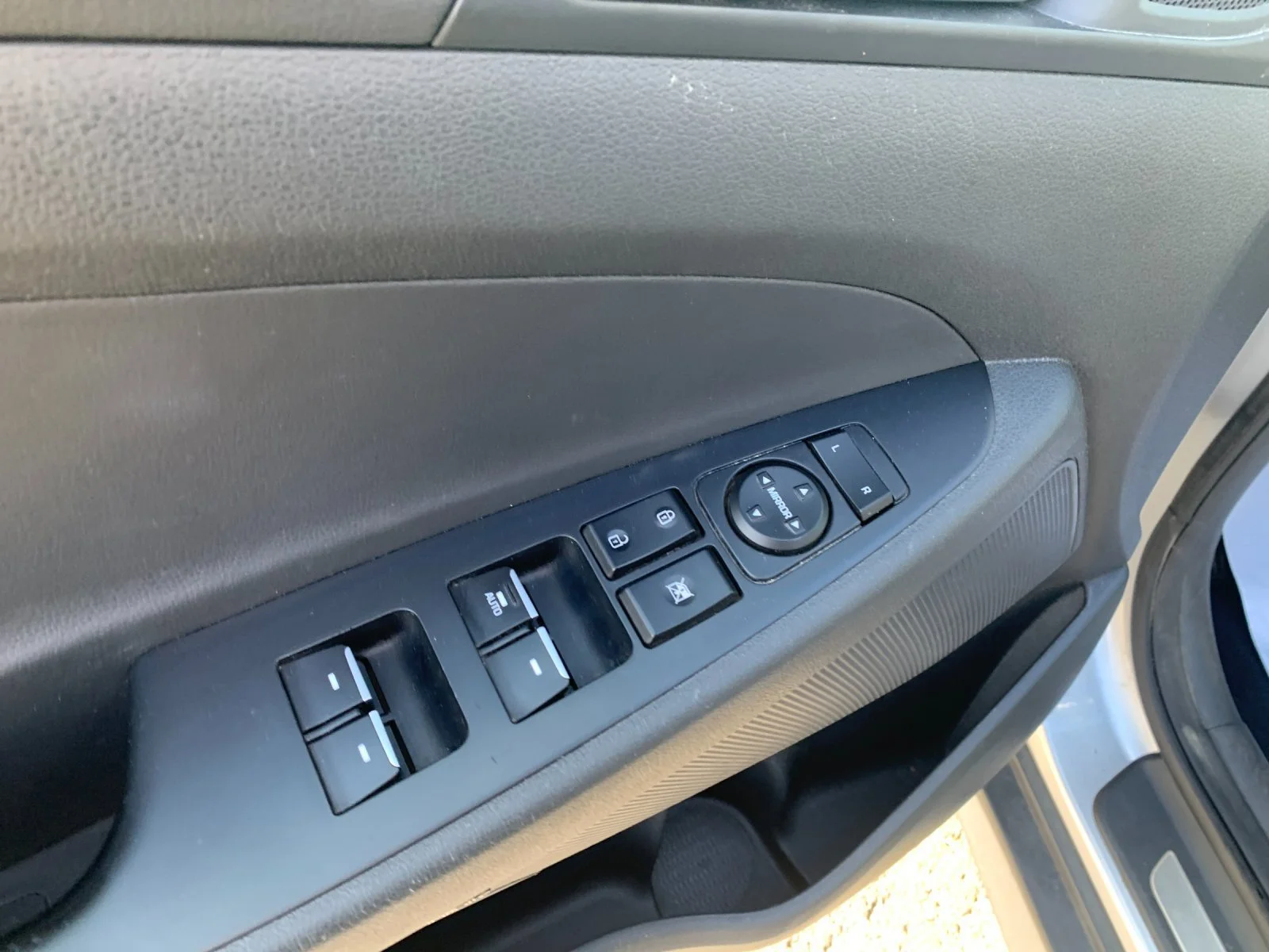 Used 2019 Molten Silver Hyundai Ultimate image 12