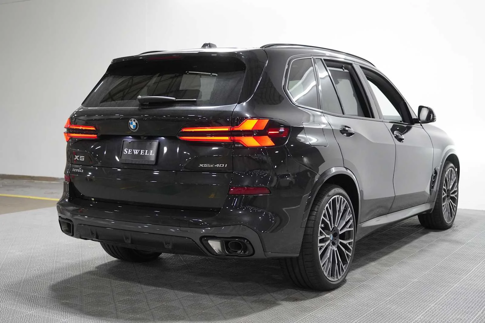 Used 2026 Black Sapphire Metallic BMW xDrive40i image 4