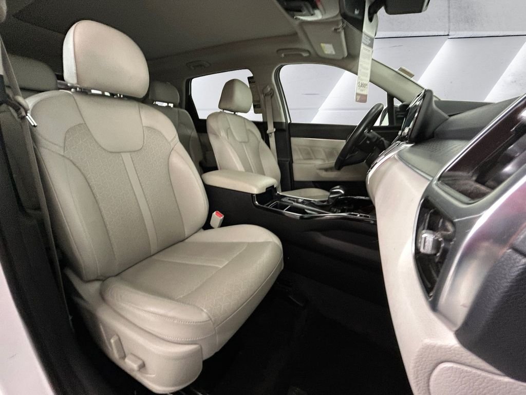 Used 2023 White Kia SX image 14