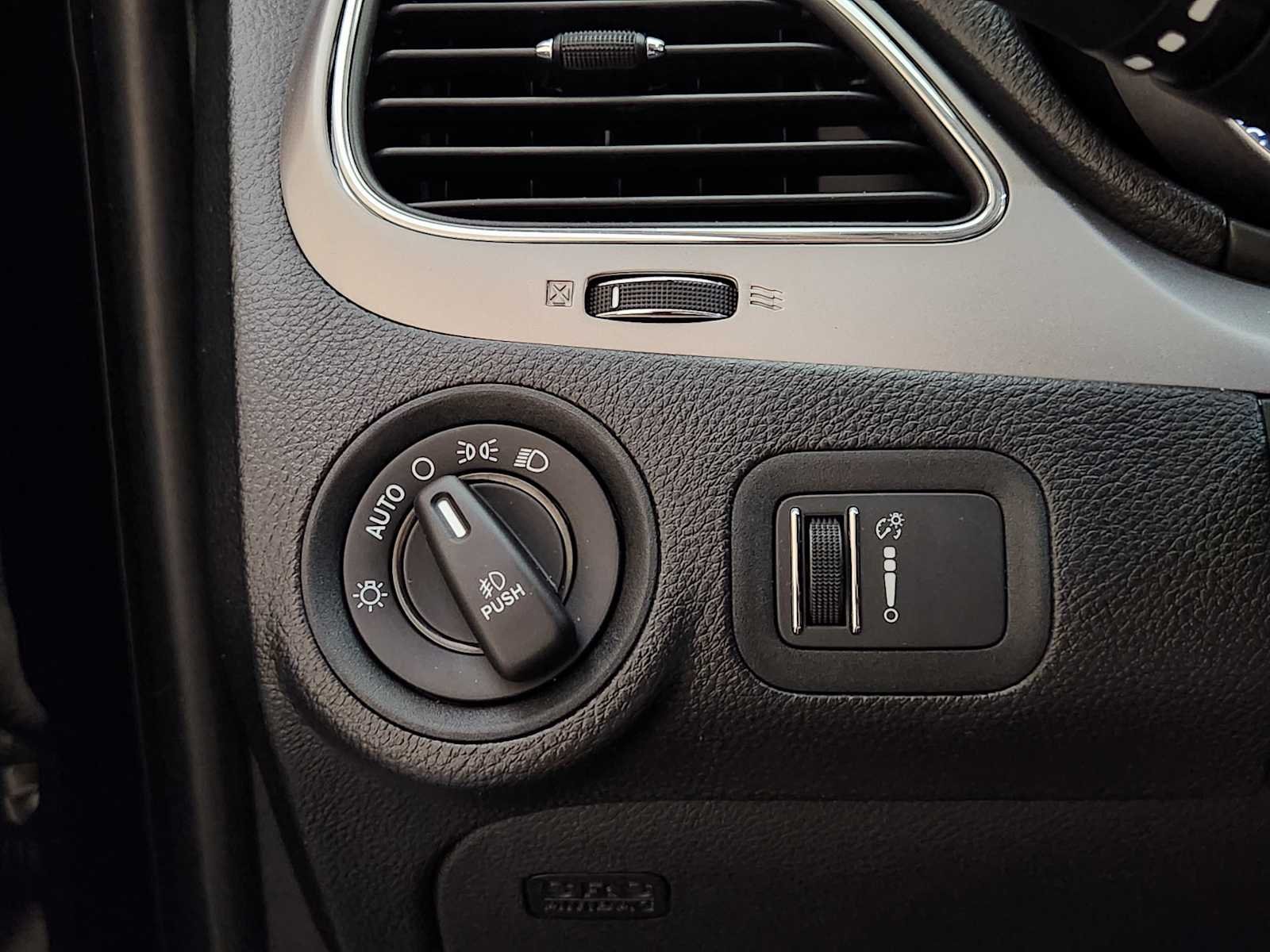 Used 2018 Pitch Black Clearcoat Dodge Crossroad image 19