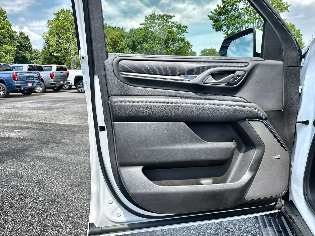 Used 2023 Summit White GMC Denali image 18