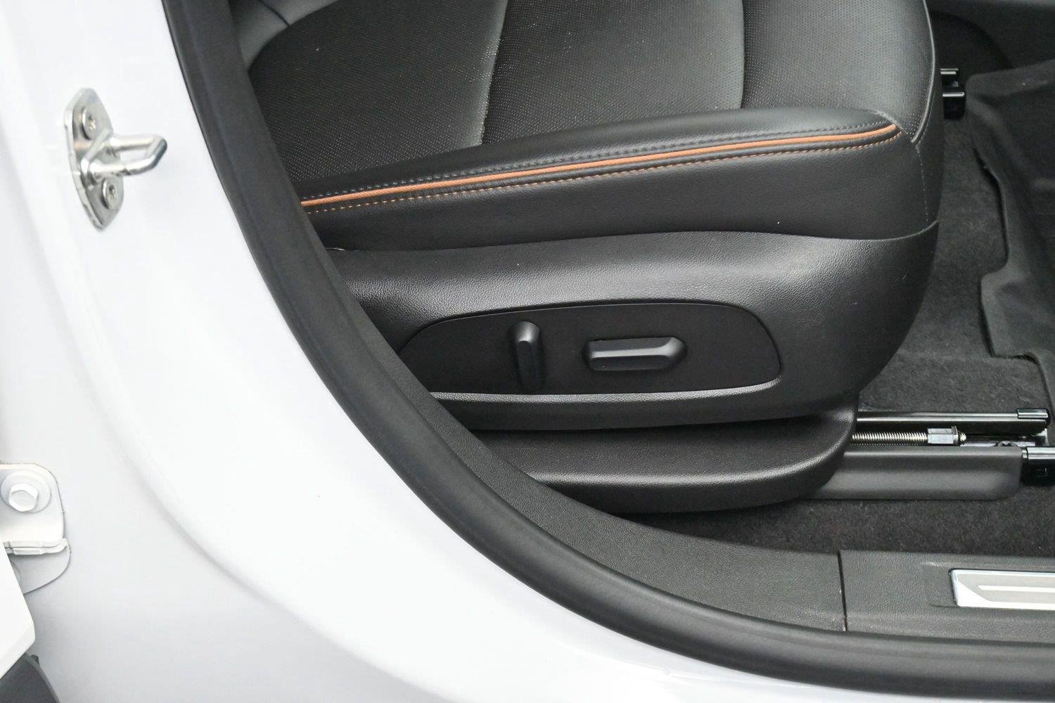 Used 2021 SUMMIT WHITE GMC AT4 image 38