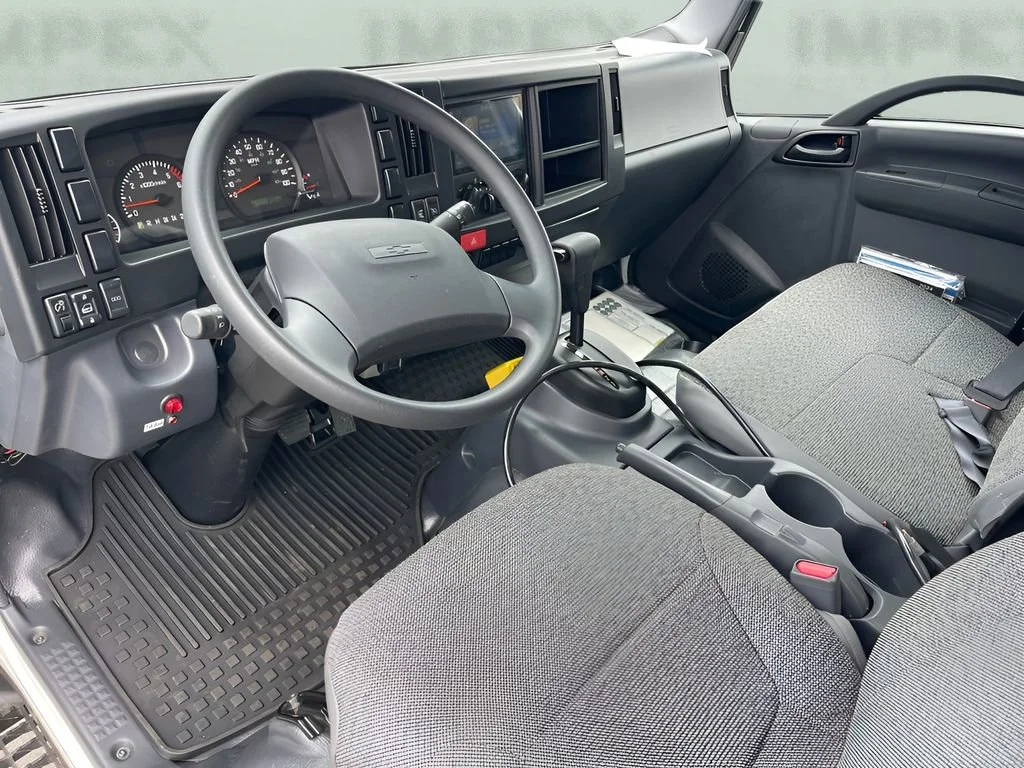 Used 2024 Arc White Chevrolet 1WT image 11