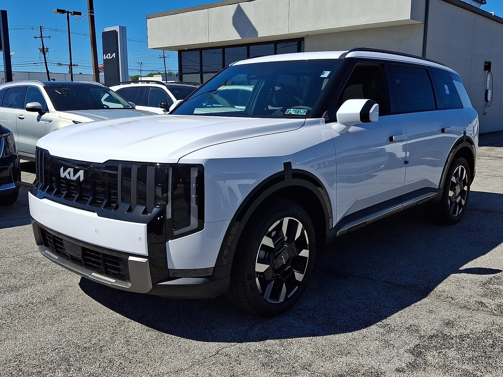 New 2027 White Kia S image 4