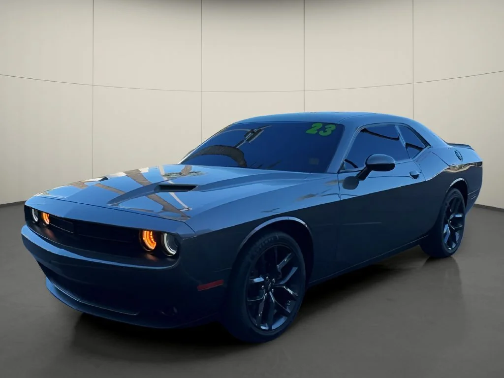Used 2023 Gray Dodge SXT image 4