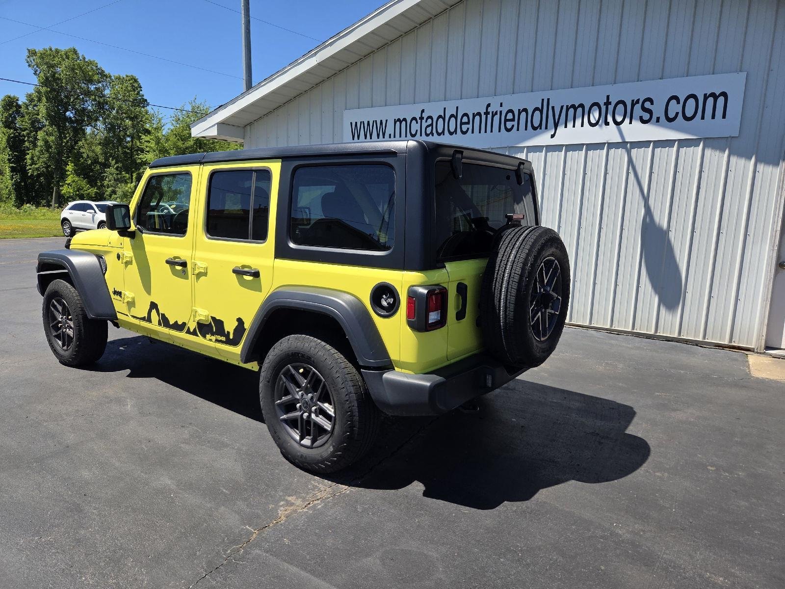 Used 2024 YELLOW JEEP SPOR image 6
