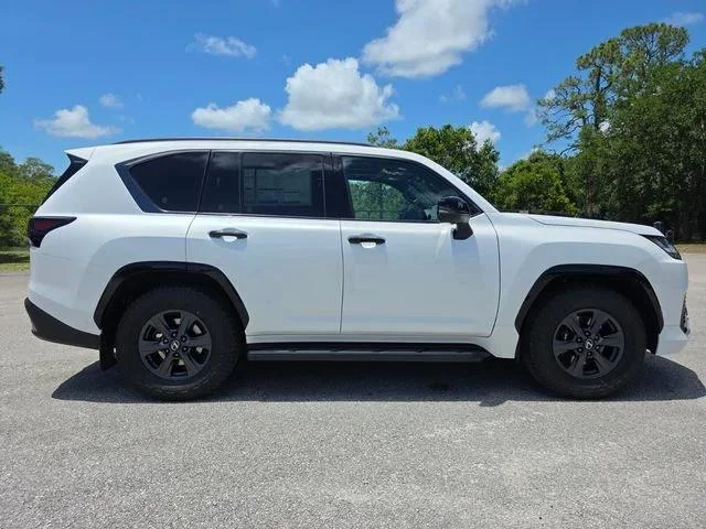 New 2026 Eminent White Pearl Lexus OVERTRAIL image 9