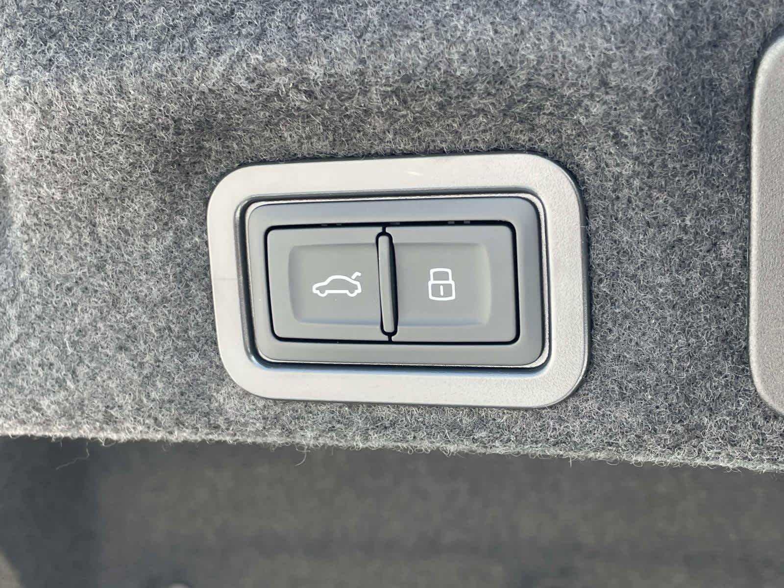 New 2026 5UA2/Blue Audi Premium Plus image 19