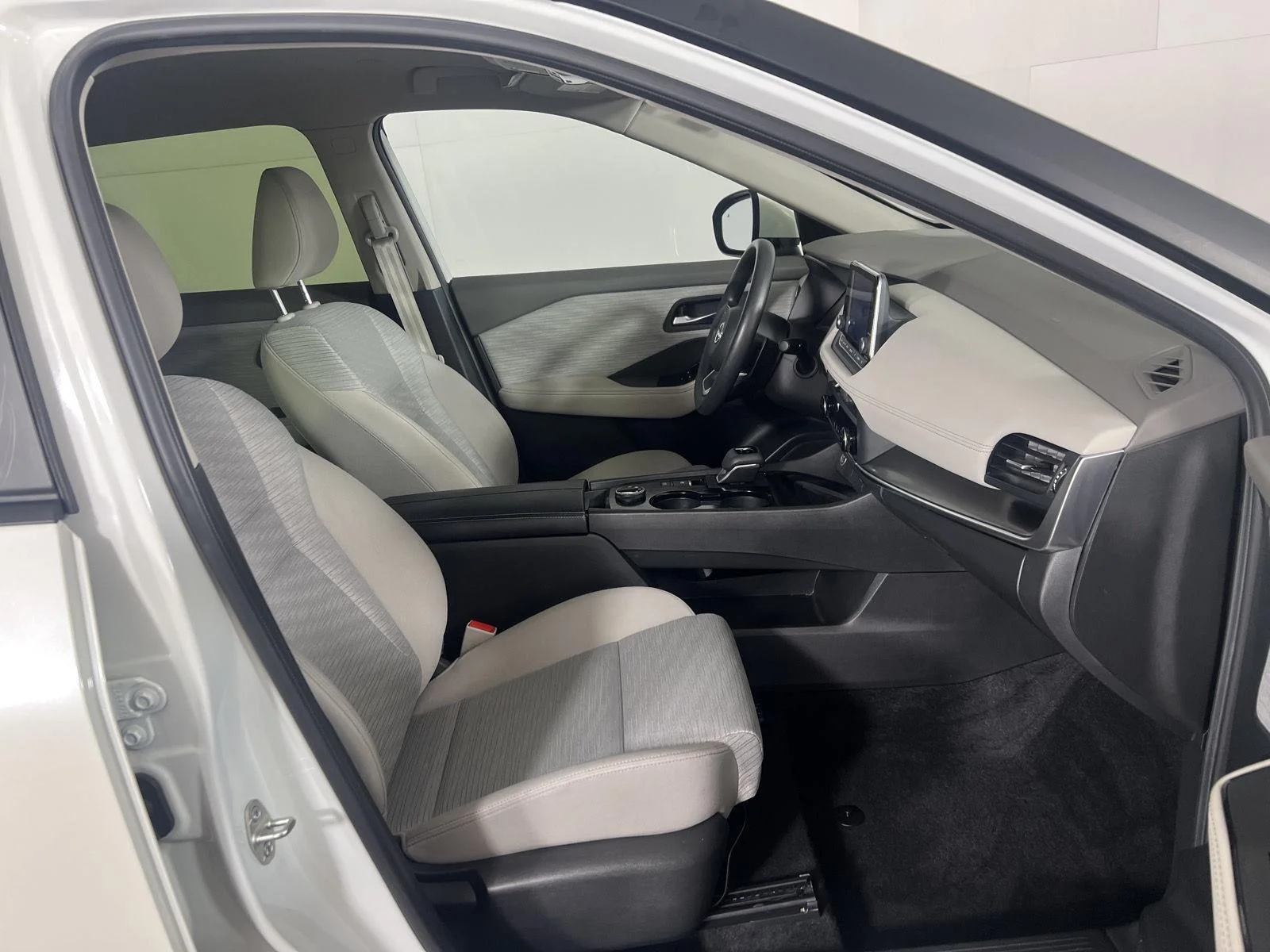 Used 2023 Pearl White Tricoat Nissan SV image 23