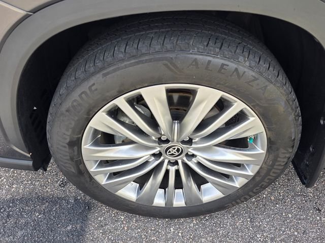 Used 2023 Gray Toyota Platinum image 17
