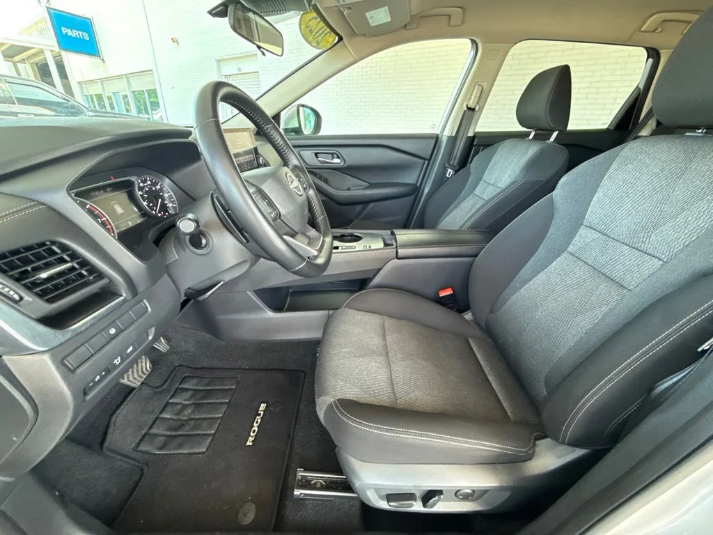 Used 2025 Silver Nissan SV image 28