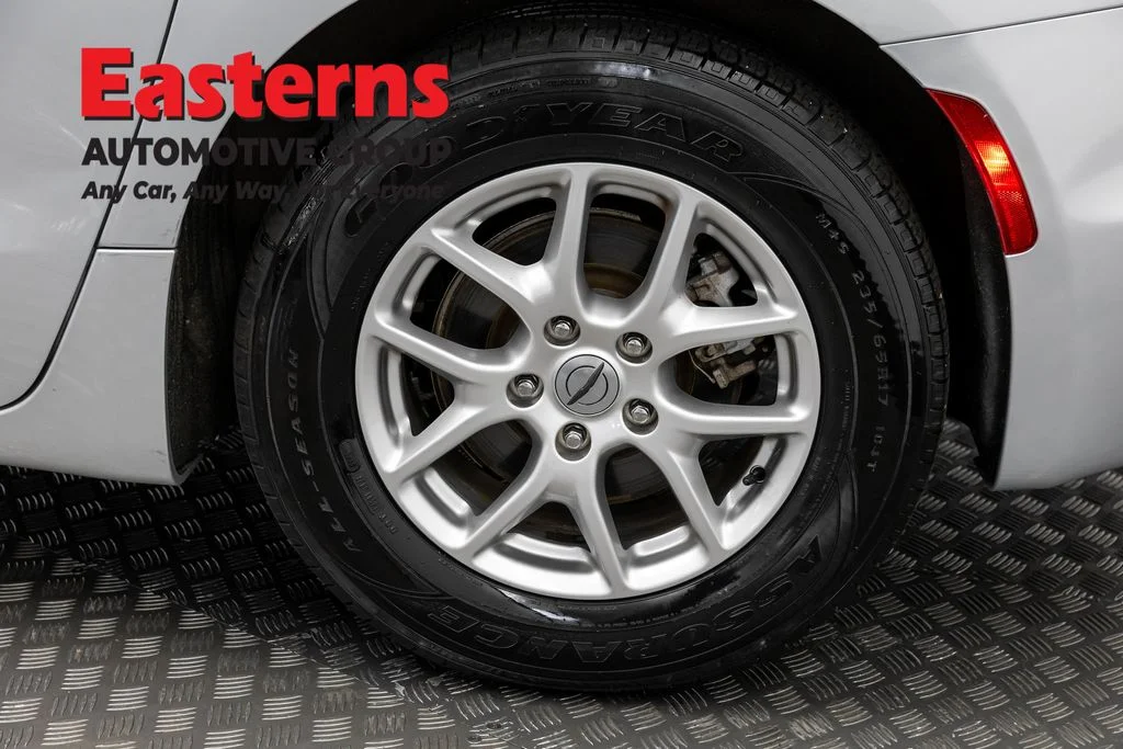 Used 2024 Silver Chrysler Touring L image 35