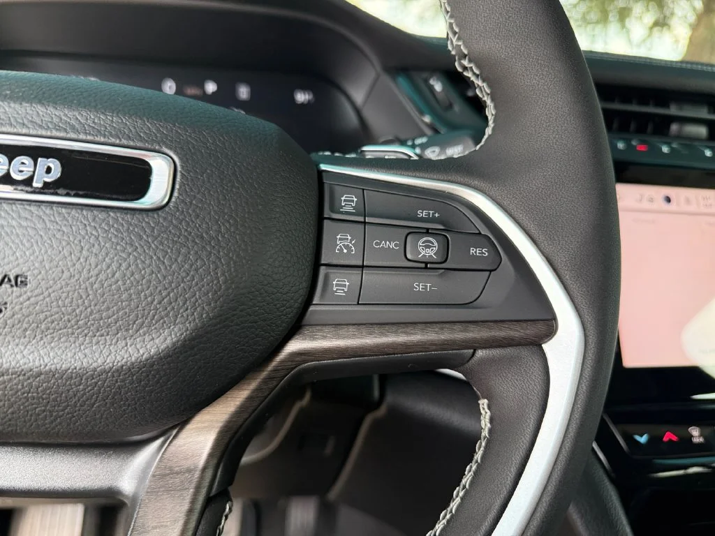 New 2027 Gray Jeep Laredo Altitude image 25