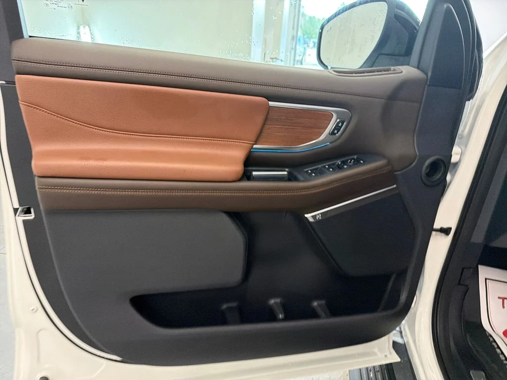 New 2027 Star White Metallic Tri-Coat Ford King Ranch® image 11