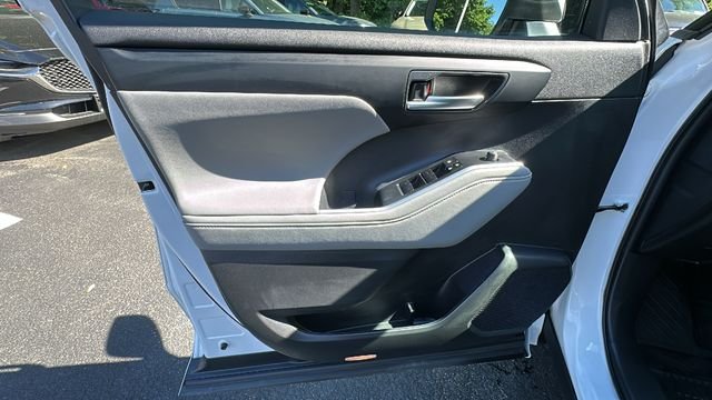 Used 2023 Beige Toyota XLE image 27