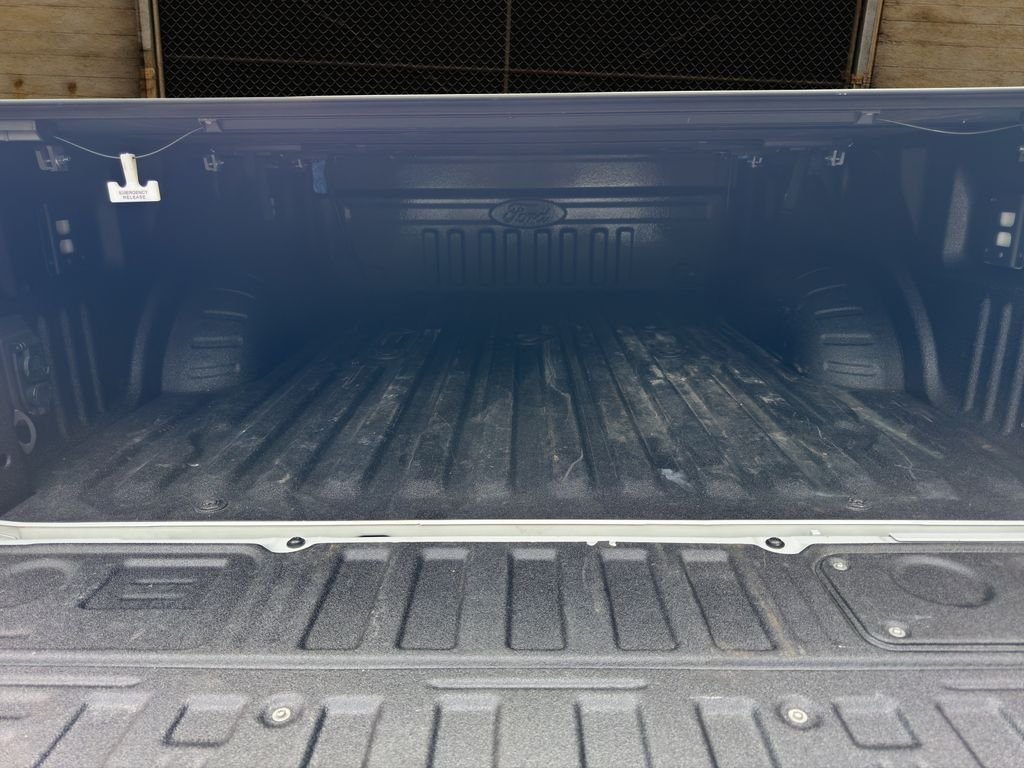 Used 2025 Avalanche Ford LARIAT image 9