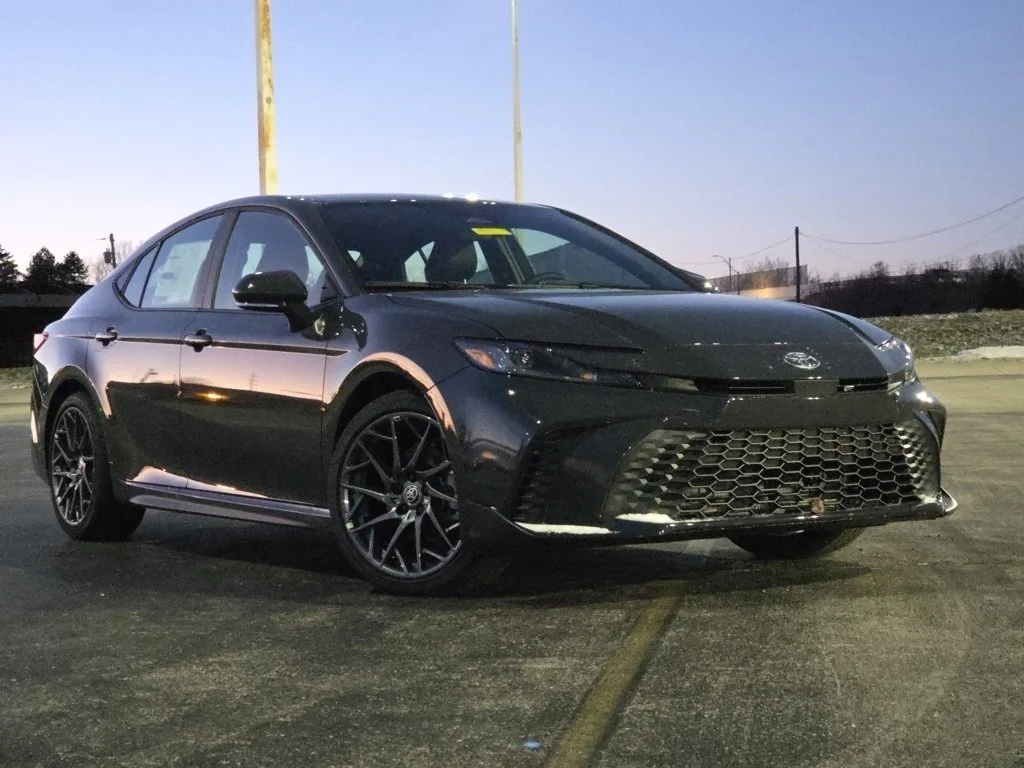 2026 Toyota Camry SE - Photo 2