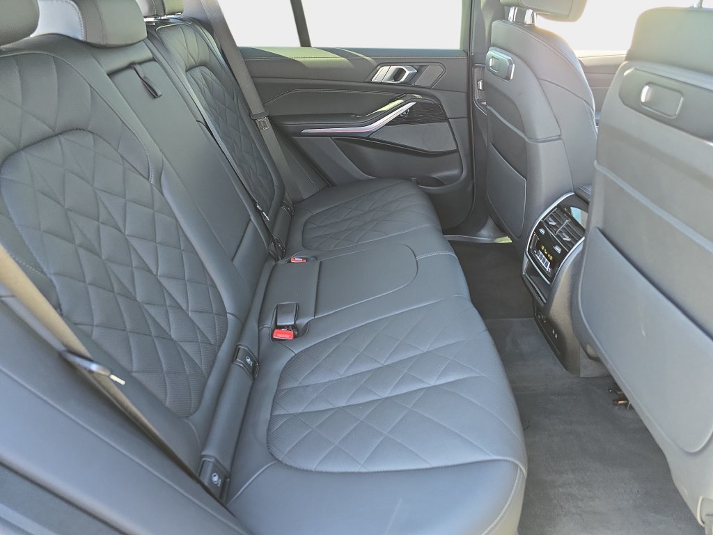 Used 2025 Black BMW sDrive40i image 13