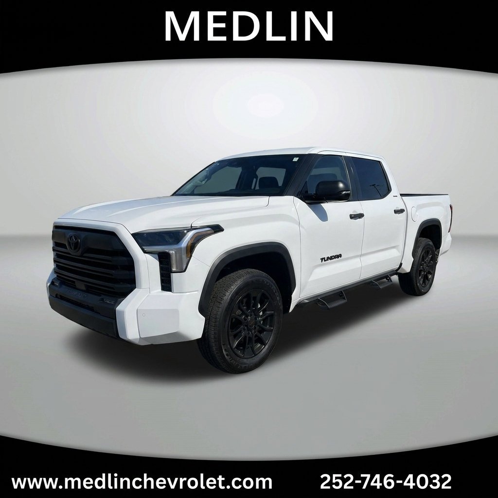 Used 2023  Toyota SR5 image 2
