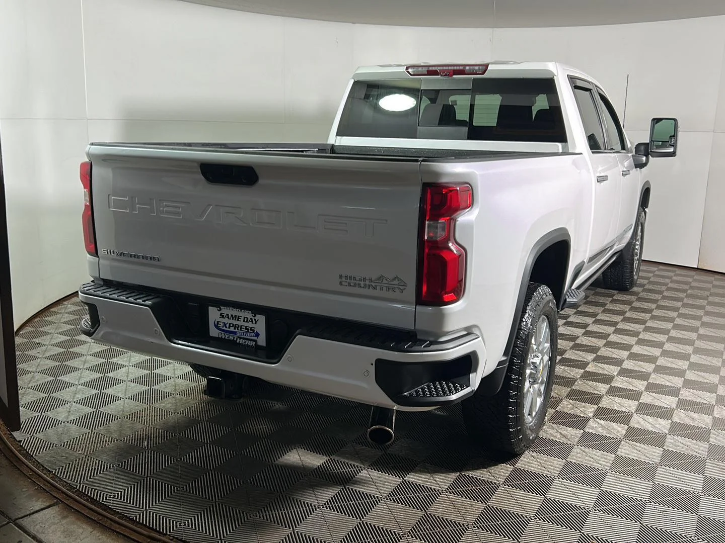 Used 2024 Iridescent Pearl Tricoat Chevrolet High Country image 6