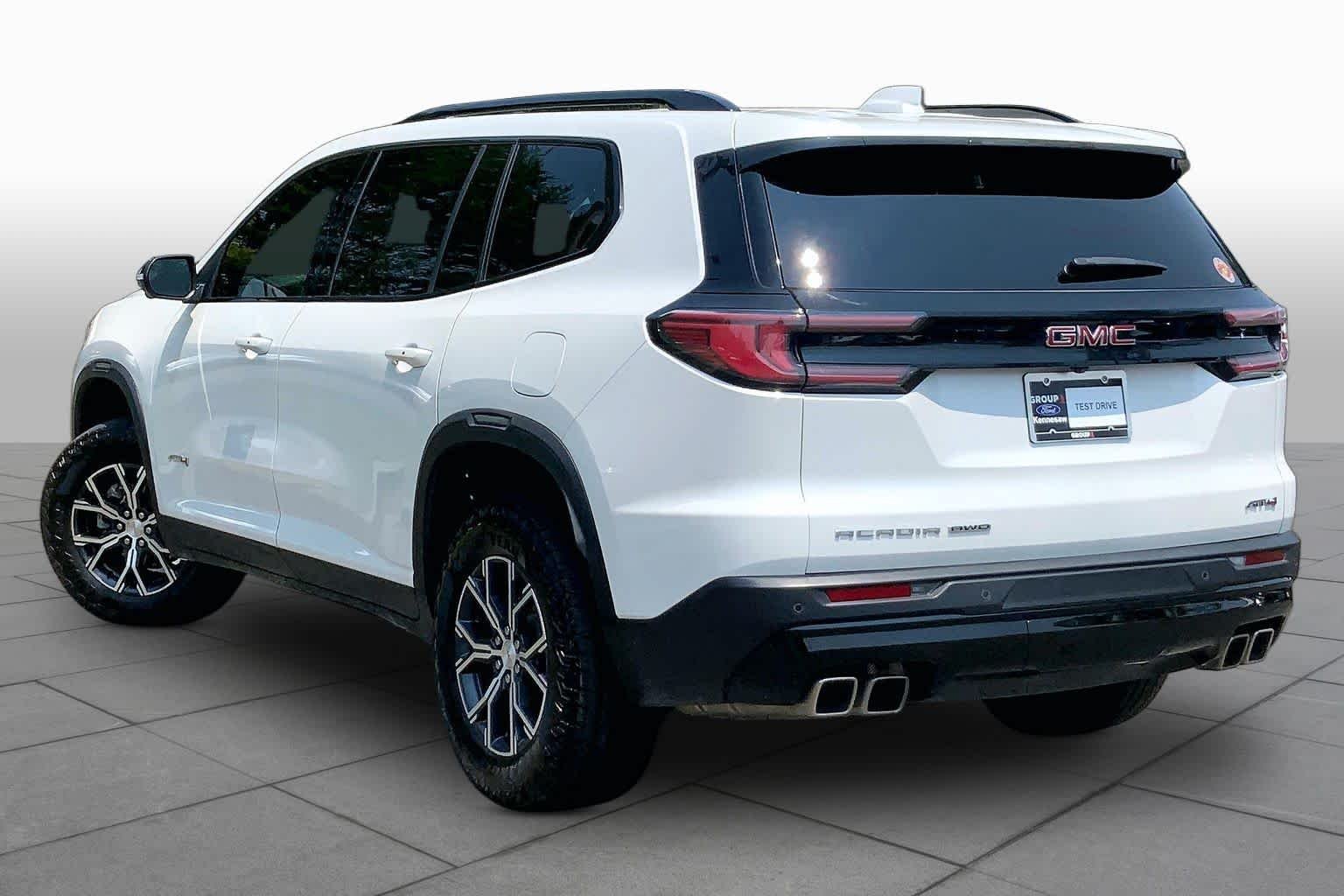 Used 2025 White Frost Tricoat GMC AWD AT4 image 11