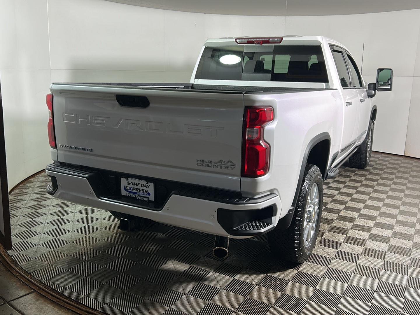 Used 2024 Iridescent Pearl Tricoat Chevrolet High Country image 6
